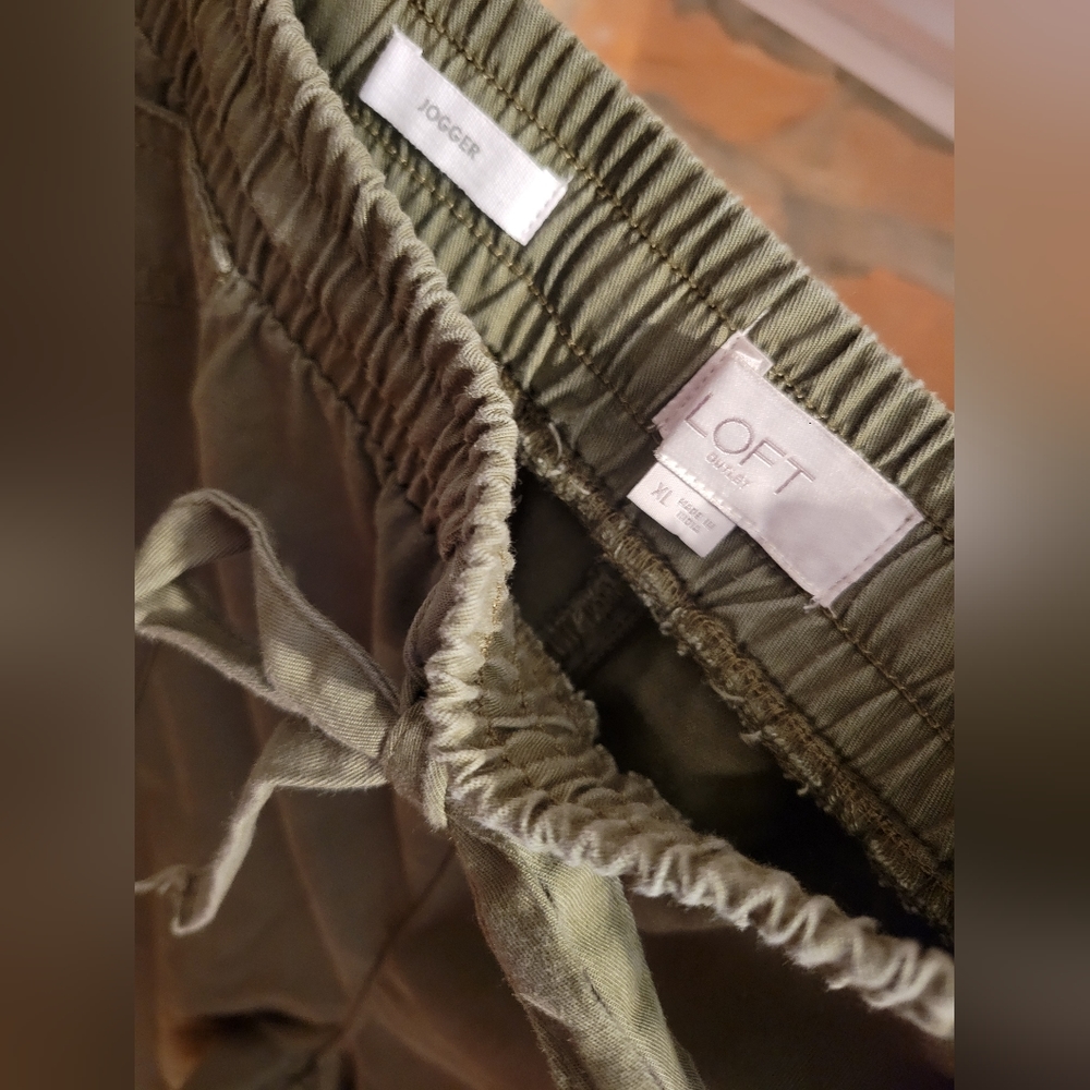 LOFT Army green Ankle Pants